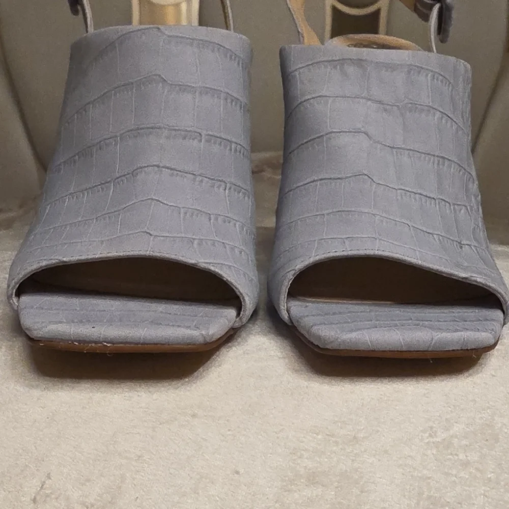 Vince Camuto Blue Leather Croc-Pattern Slingback Heels 4 Inches - Picture 4 of 14